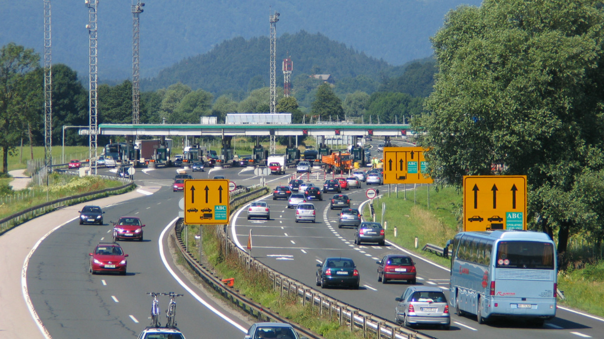 Дополнения в Постановление об определении условий въезда в Республику Словения